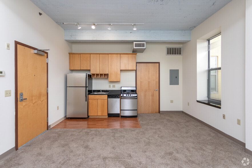 Stage Apartments, LLC 814816 Hennepin Ave Minneapolis MN 55403