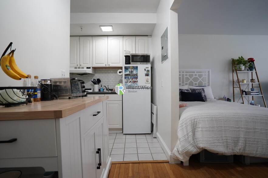 Primary Photo - 529 Beacon St