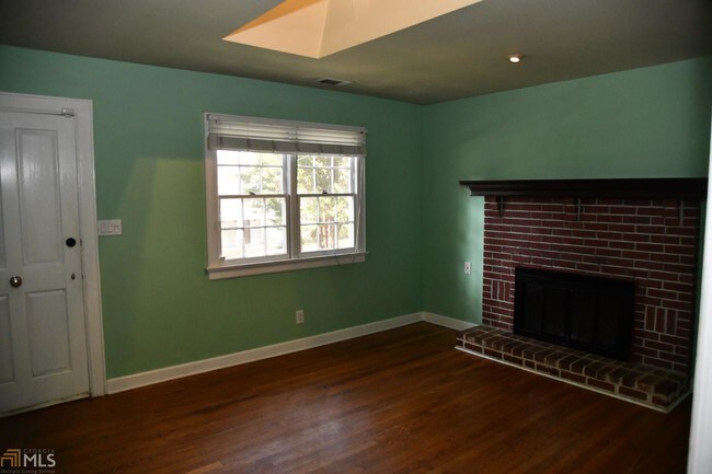 Building Photo - 1485 Hawthorne Ave NW
