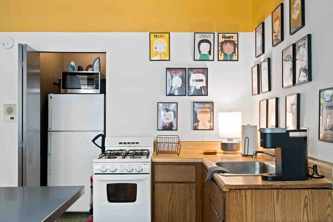 Building Photo - 3536 N Racine Ave