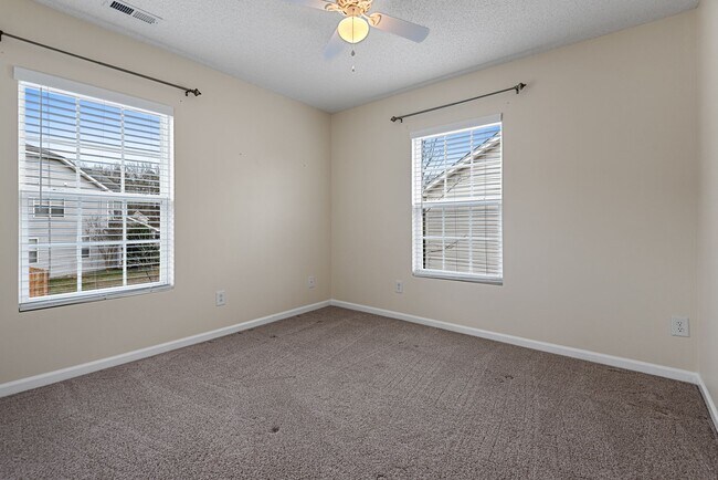 Building Photo - 135 Bellfare Dr