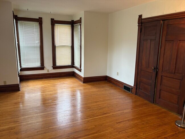 Building Photo - 605 N 13th St