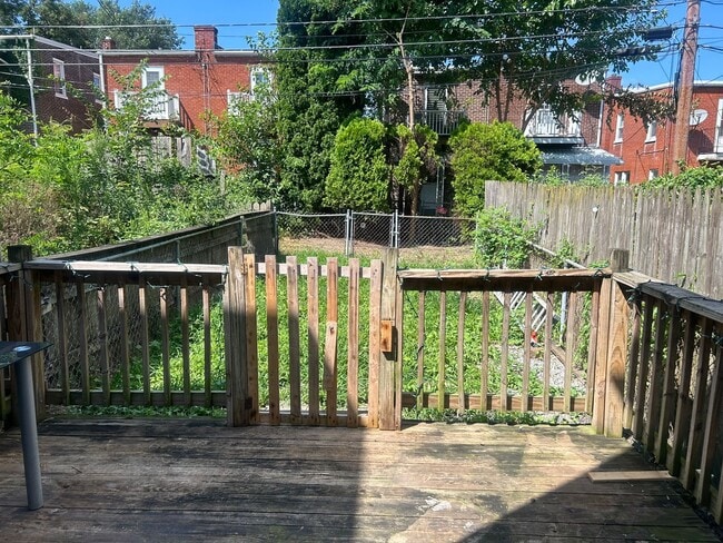 Building Photo - 3 Bedroom 1 Bath Home with Fenced Backyard