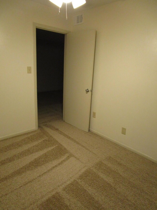 Building Photo - 6180 Circle Dr