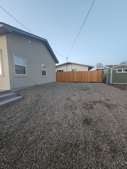 Parking - 2015 Elm Ave