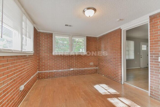 Building Photo - Charming 3 Bedroom in Williamston!