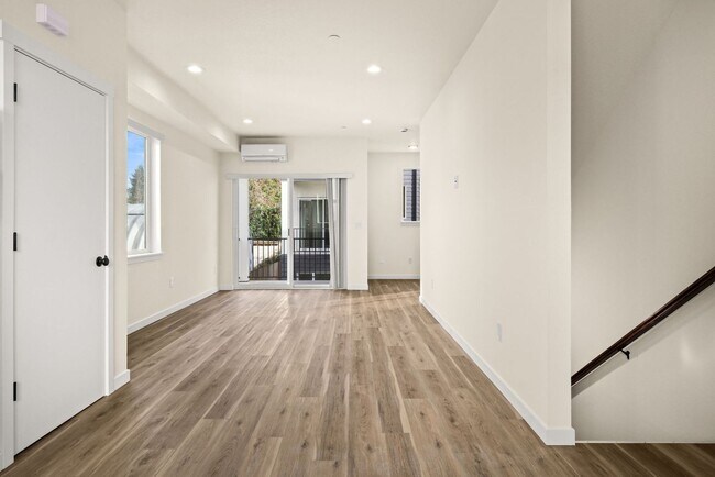 Building Photo - Vancouver Townhouses