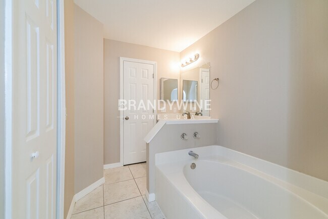 Building Photo - 16052 Dorchester Blvd