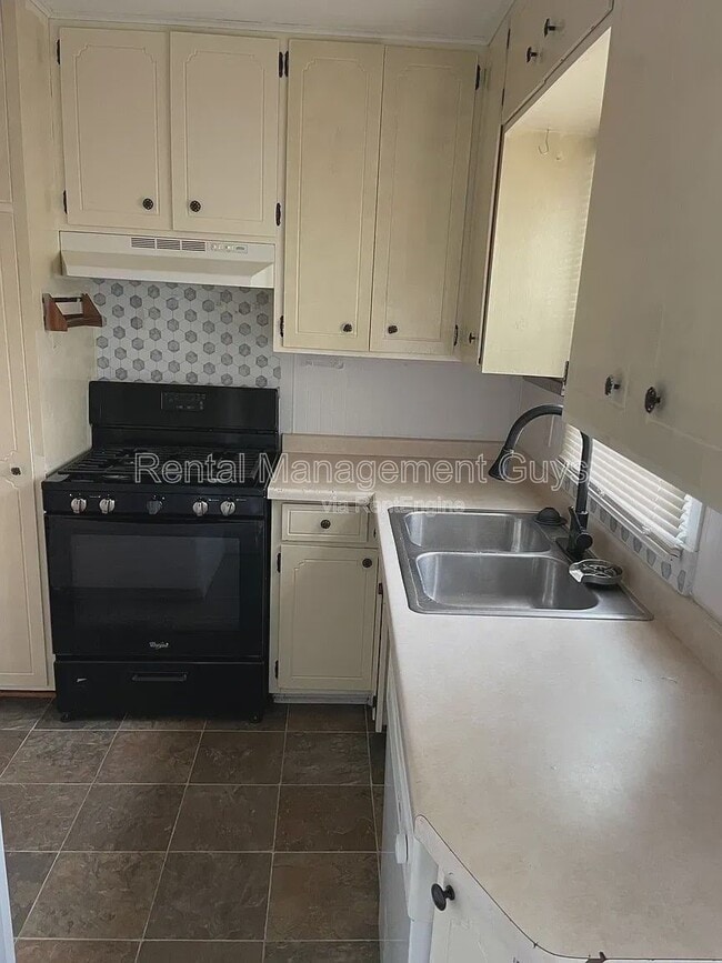 Building Photo - 1219 Oxford St