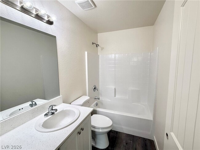 Building Photo - 2560 E Ambush St