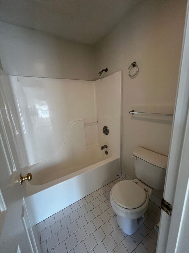 Building Photo - 1016 Ancestry Dr