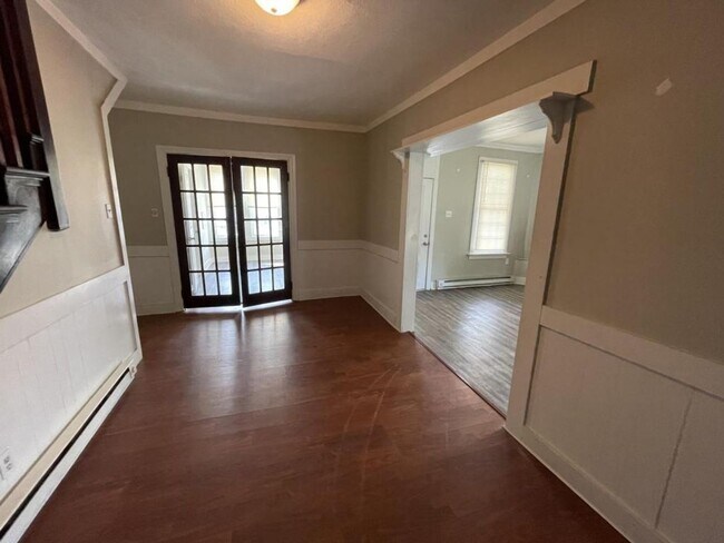 Building Photo - NOW AVAILABLE! 3 Bed, 2 Bath Victorian Hom...