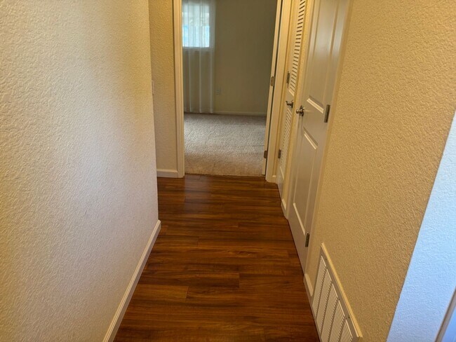 Building Photo - 156 Lassen Cir
