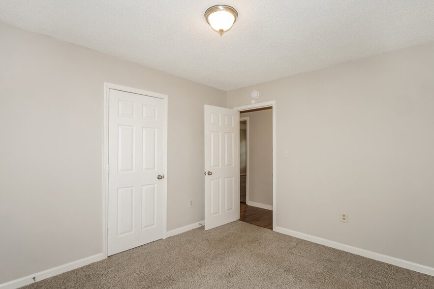 Building Photo - 7352 Alexander Rd