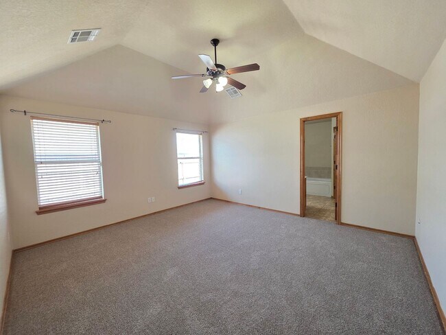Building Photo - Great Home in Edmond School District + Ref...