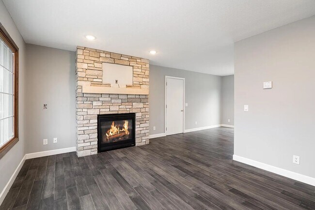 Building Photo - 411-413 Belle Aire Dr
