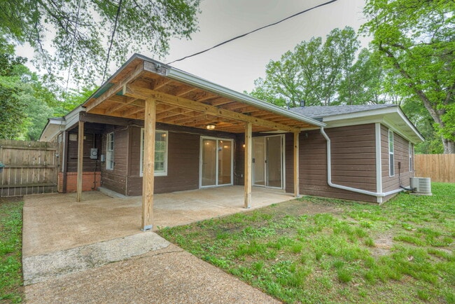 Building Photo - "Charming 4-Bedroom Sanctuary on Boyce Roa...