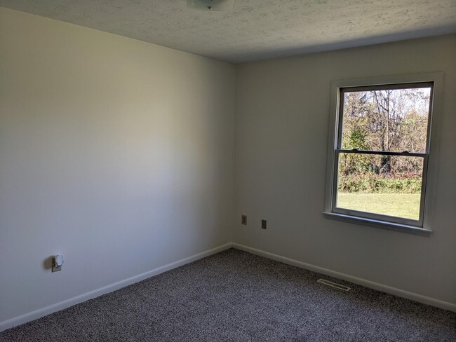 Building Photo - 258 Miller Dr