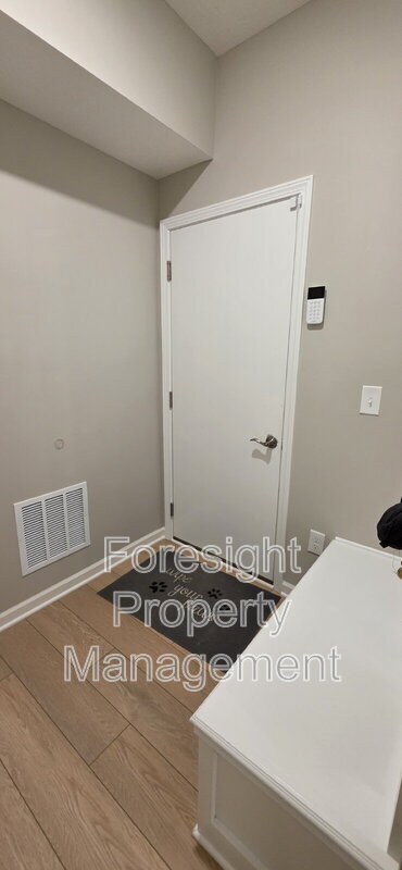 Building Photo - 653 Mill Stone Dr