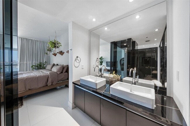 Building Photo - 1040 Biscayne Blvd