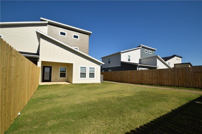 Building Photo - 1903-1 SW Poigai Wy