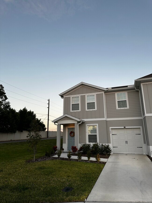 Corner unit in cul de sac - 3162 Victoria Inlet Dr