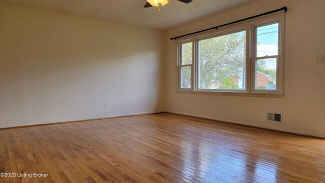 Building Photo - 11616 Maple Way