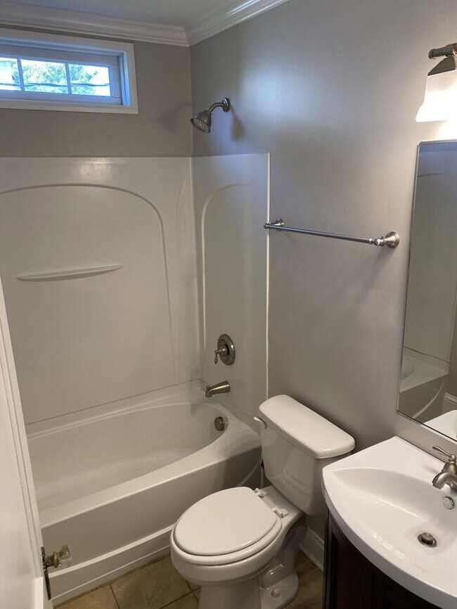 Building Photo - Charming Vintage Ranch, Den, Fireplace, Screened Porch