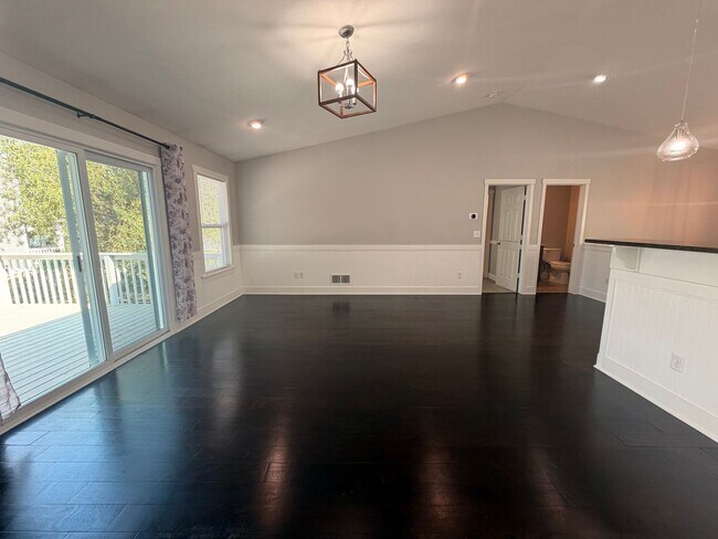 Building Photo - 1627 Hamlet Dr