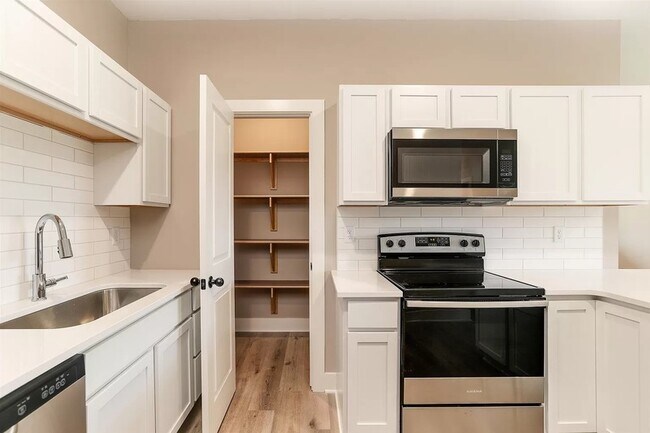 Building Photo - 1643 S Limuel Cir
