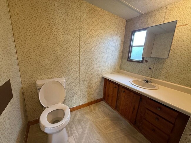 Building Photo - 2 bedroom, 1 bath Mobile Home