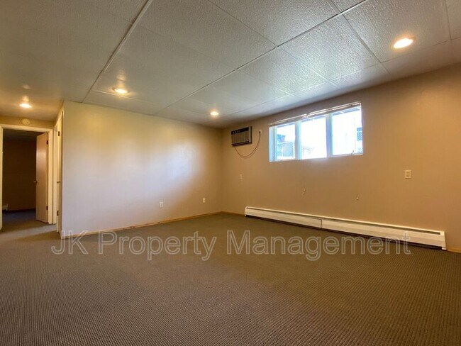 Building Photo - 1401-142B 2b St S