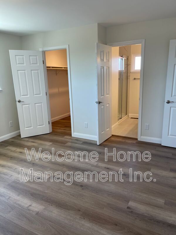 Building Photo - 16233 San Remo Dr