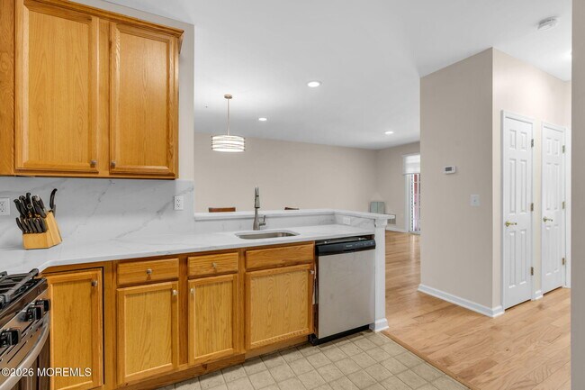 Building Photo - 313 Sophee Ln
