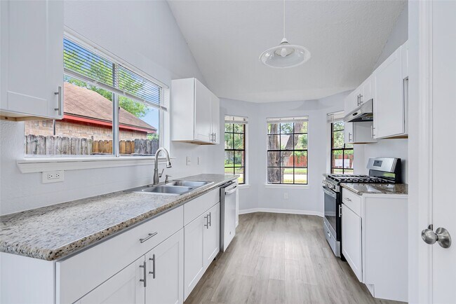 Building Photo - 2527 Silver Trumpet Dr