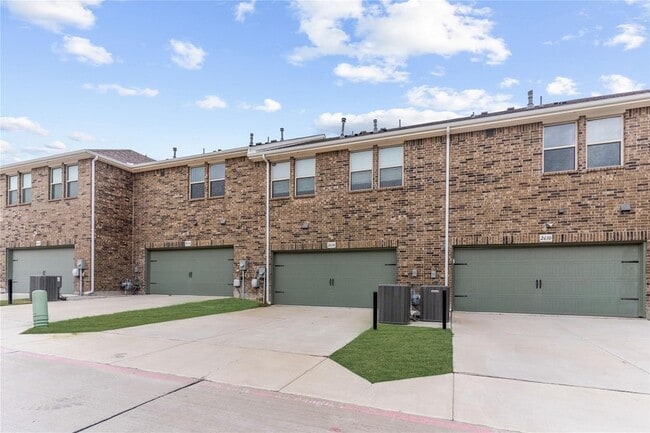 Building Photo - 2634 Dodson St