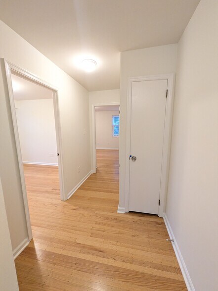 Building Photo - 12 Apel Ave