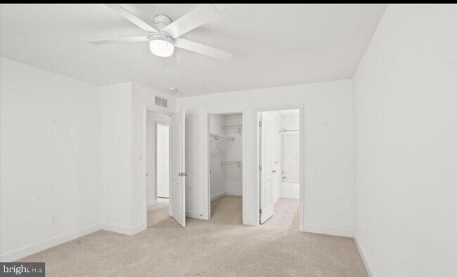 Building Photo - 10 Lenox Ct