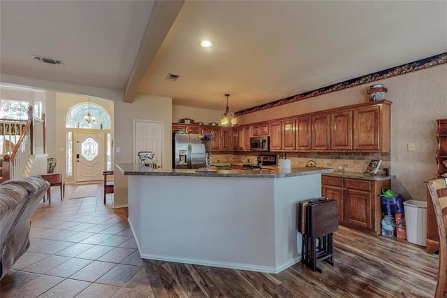 Building Photo - 1610 Lake Bluff Dr