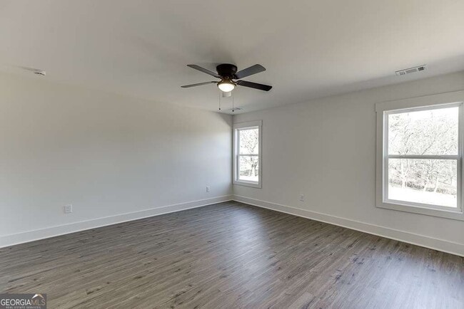 Building Photo - 569 Clayton St