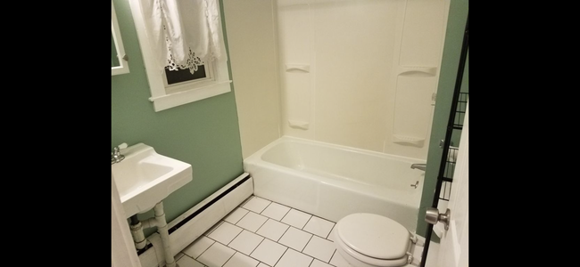 Spacious bathroom - 83 Elm St