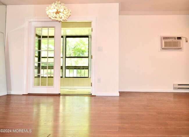 Building Photo - 30 Meadow Green Cir