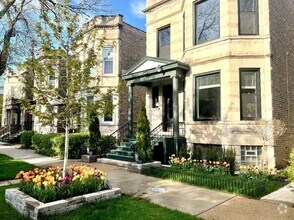 Building Photo - 2447 N Mozart St