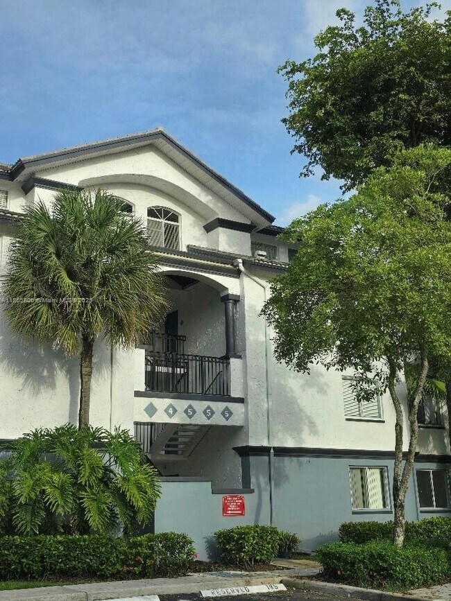 Building Photo - 4555 NW 99th Ave