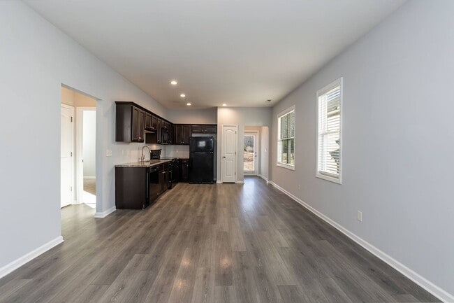 Building Photo - One Level Home Move In Ready!