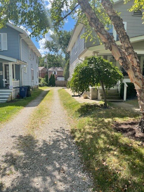 Private driveway - 3057 Sunset Dr