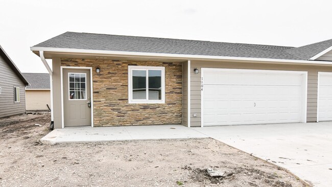 Building Photo - 2 Bedroom, Single-story Townhomes for rent...