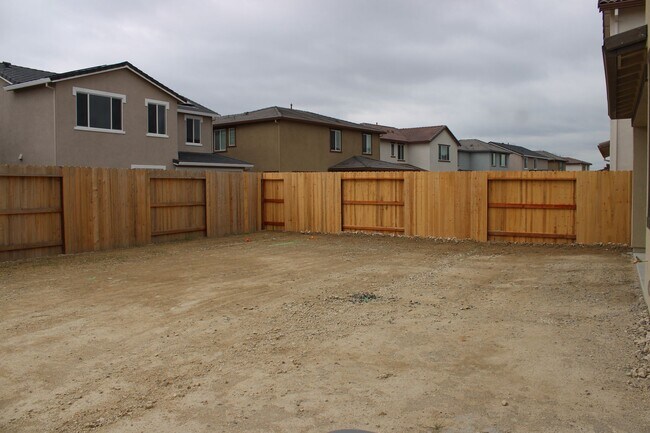 Building Photo - 8041 Roundhouse Lp