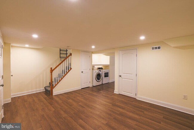 Building Photo - 214 Overbrook Rd