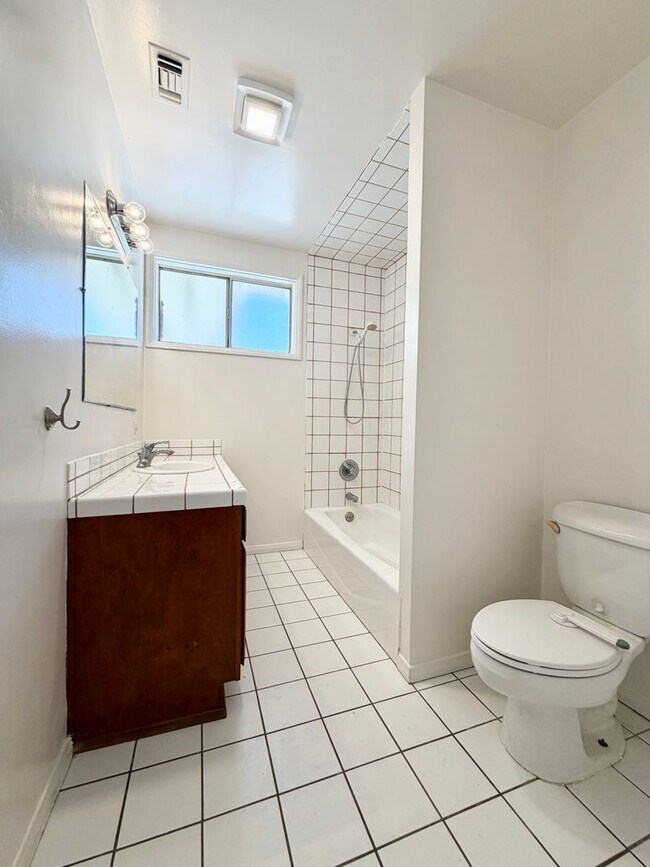 Building Photo - ***Gated 3 bed 2 bath House in Monterey Park***